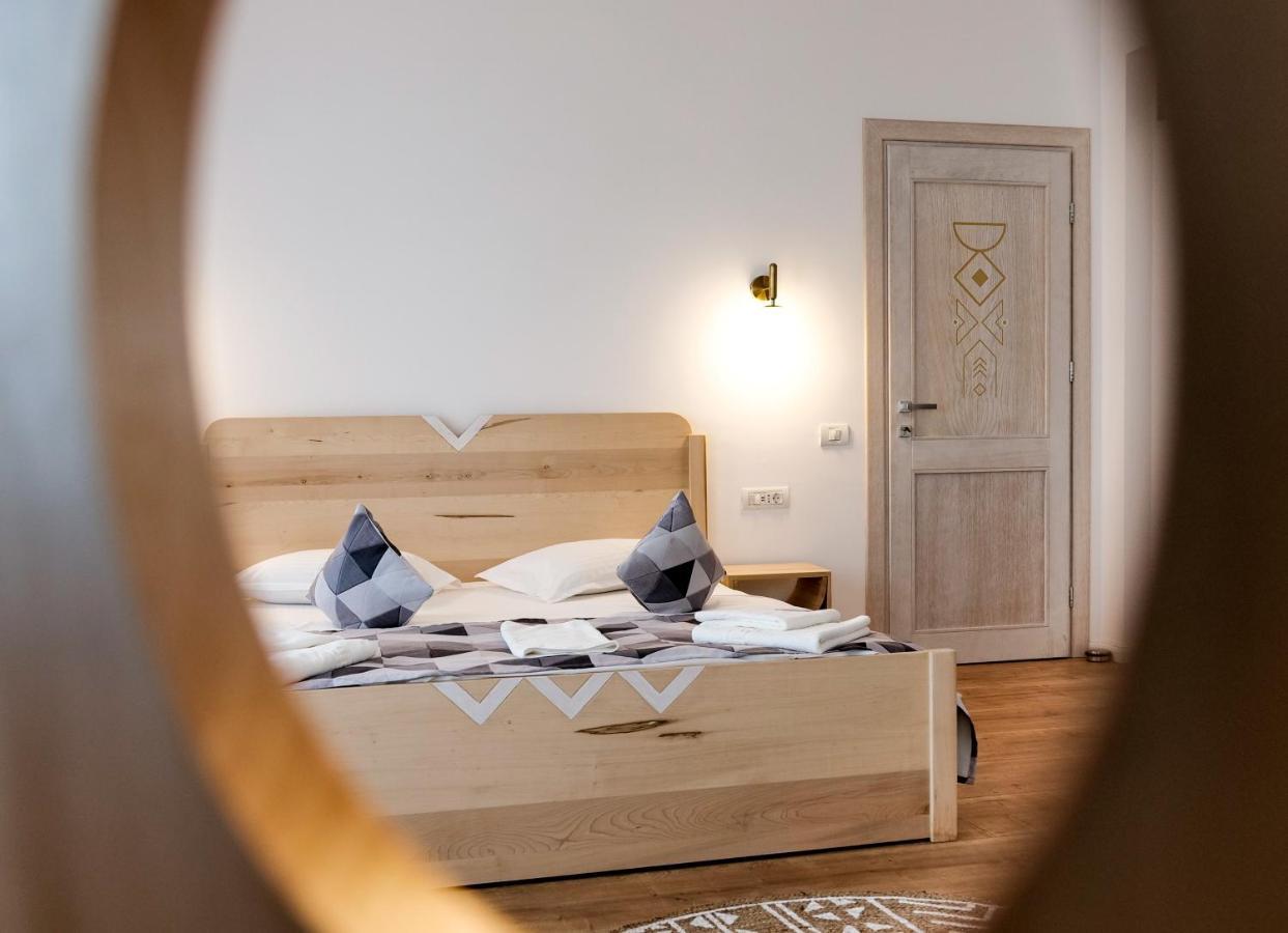 バイア・デ・フィエル Conacul Olarilor Bed & Breakfast エクステリア 写真