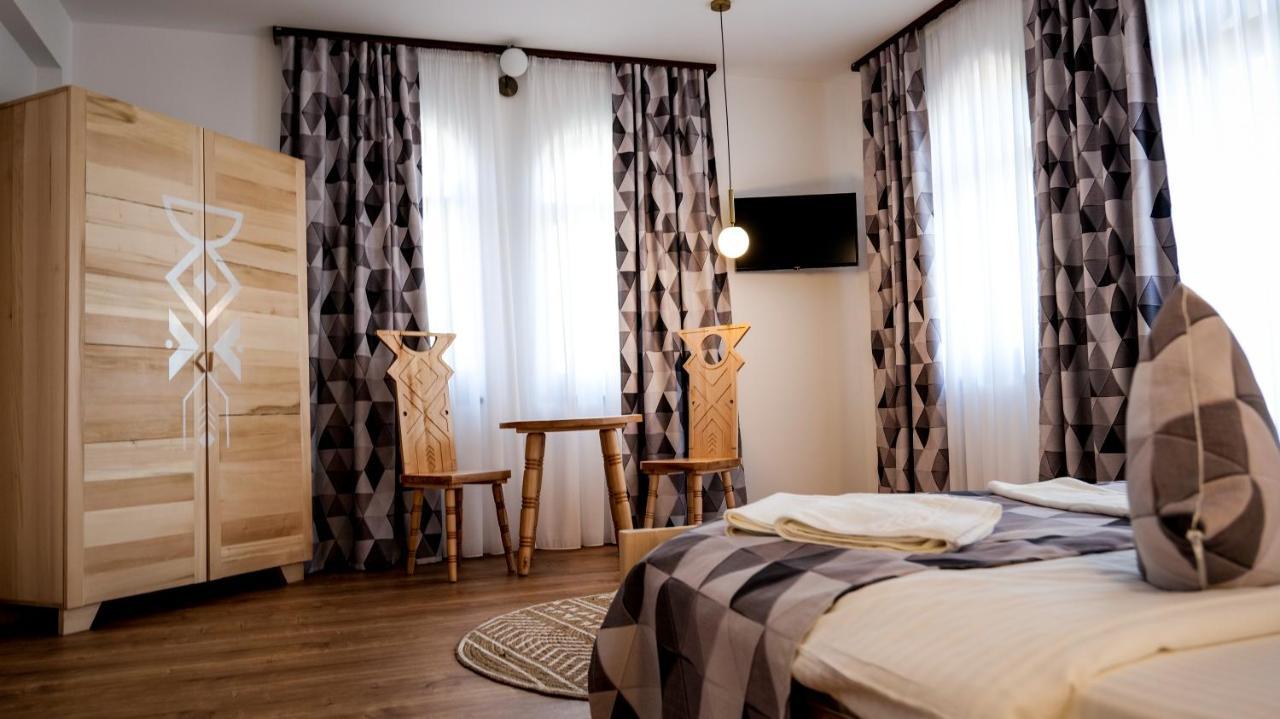 バイア・デ・フィエル Conacul Olarilor Bed & Breakfast エクステリア 写真