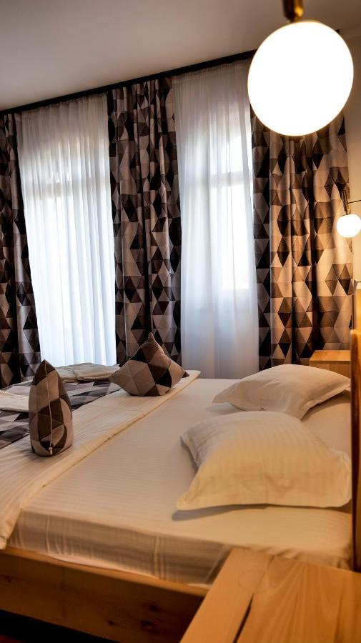 バイア・デ・フィエル Conacul Olarilor Bed & Breakfast エクステリア 写真