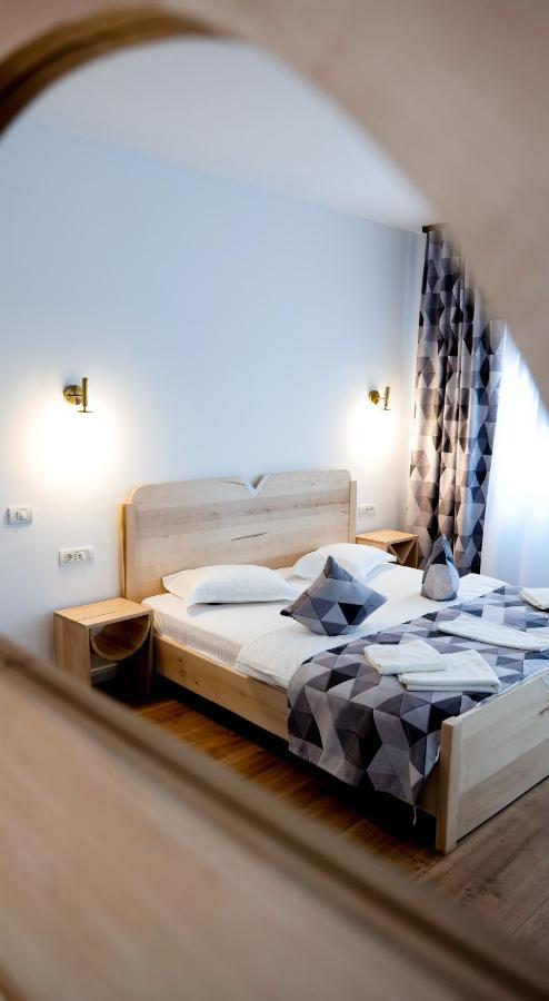 バイア・デ・フィエル Conacul Olarilor Bed & Breakfast エクステリア 写真