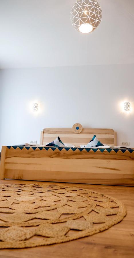 バイア・デ・フィエル Conacul Olarilor Bed & Breakfast エクステリア 写真